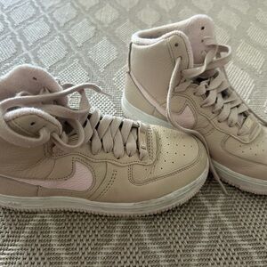 Nike Women's Sneakers in Beige and Pink